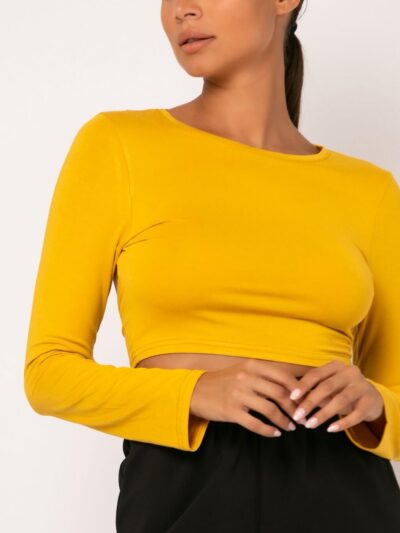 CROP TOP ΜΕ ΑΝΟΙΓΜΑ ΣΤΗΝ ΠΛΑΤΗ ΜΟΥΣΤΑΡΔΙ